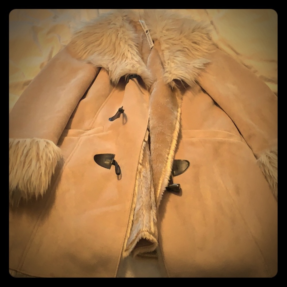 Women’s classy suave and fur pea coat